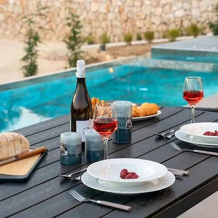 Garden Villa *