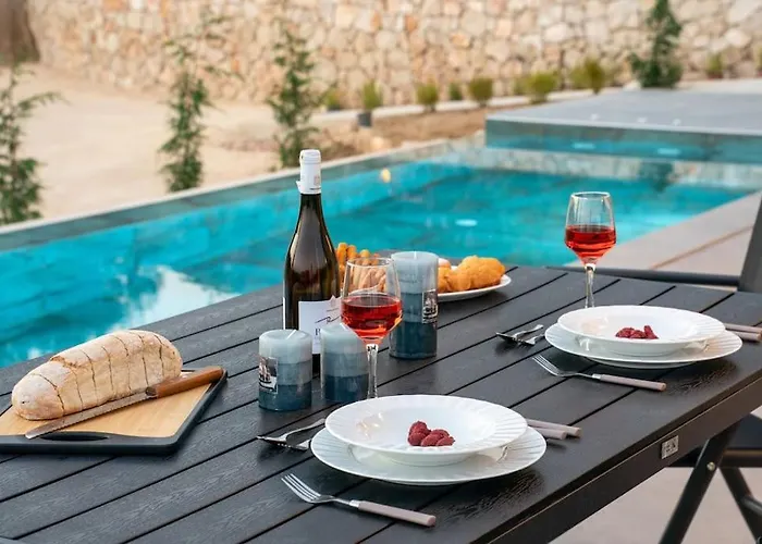 Garden Villa *